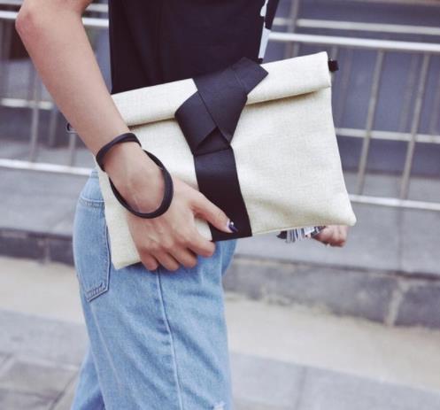 Logan Women's Clutch