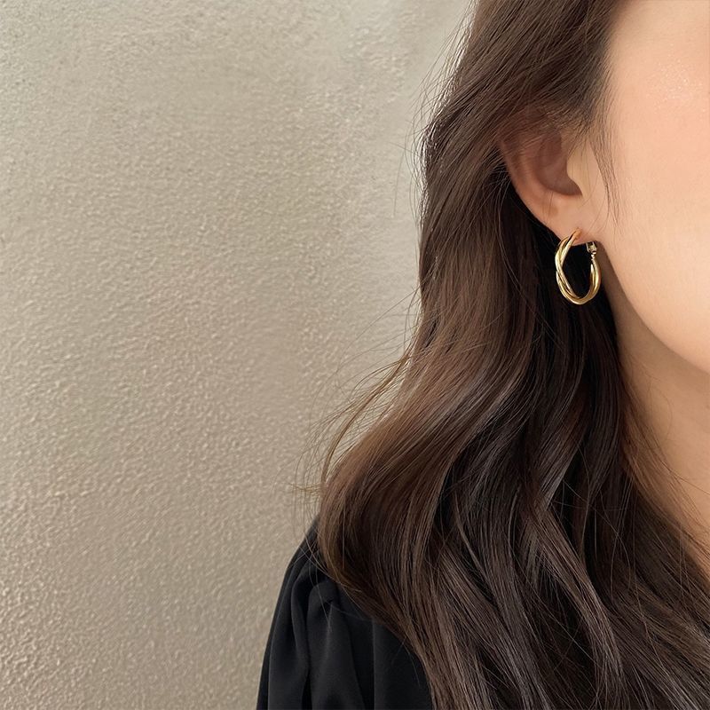 Fashion Distortion Interweave Twist Metal Circle Geometric Round Hoop Earrings for Women Retro Party Jewelry